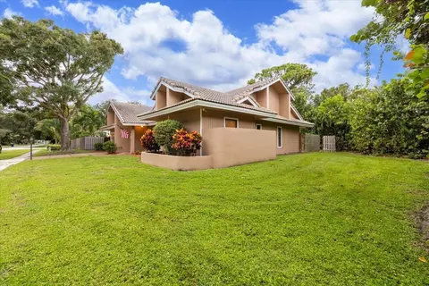 Exterior - 101 Timber Ln, Jupiter, FL 33458 photo 4 of 13