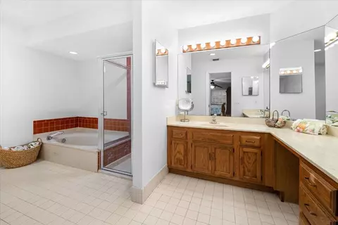 Bath - 101 Timber Ln, Jupiter, FL 33458 photo 3 of 6