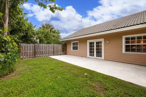 Exterior - 101 Timber Ln, Jupiter, FL 33458 photo 11 of 13