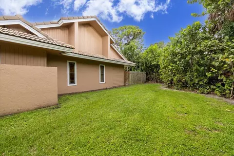 Exterior - 101 Timber Ln, Jupiter, FL 33458 photo 7 of 13