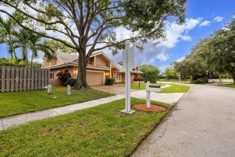 Exterior - 101 Timber Ln, Jupiter, FL 33458 photo 6 of 13