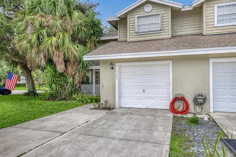 949 Honeytree Ln #A, Wellington, FL 33414