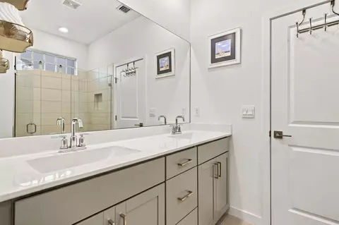 Bath - 18476 Glenstone St, Jupiter, FL 33458 photo 2 of 5
