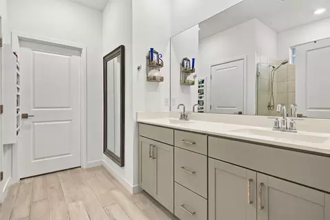 Bath - 18476 Glenstone St, Jupiter, FL 33458 photo 1 of 5