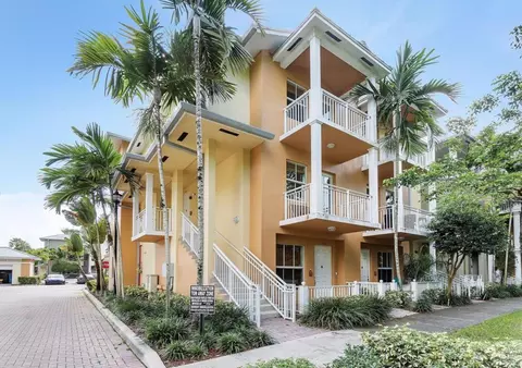 400 SW 14th Ave, Fort Lauderdale, FL 33312