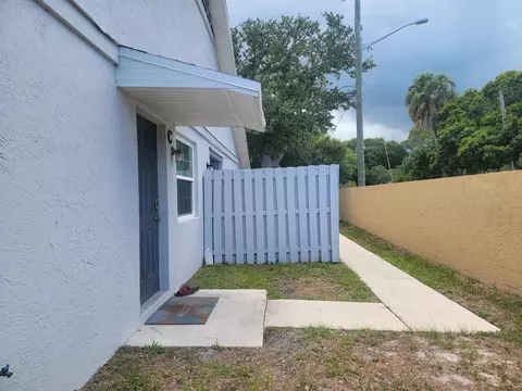 2001 Oleander Blvd #C, Fort Pierce, FL 34950