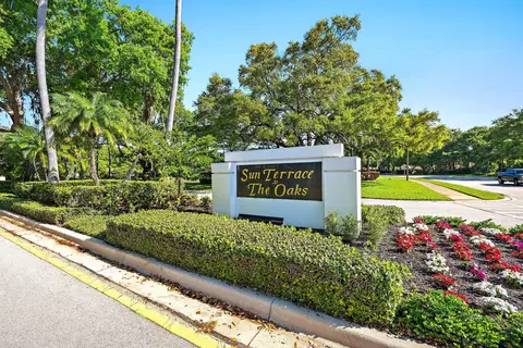 8404 Chapman Oak Ct, Palm Beach Gardens, FL 33410