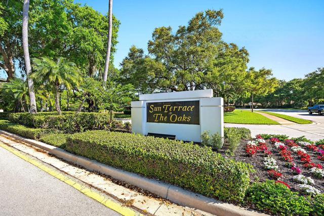 8404 Chapman Oak Ct, Palm Beach Gardens, FL 33410