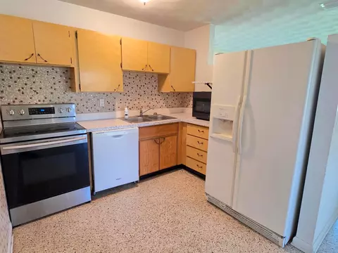 Kitchen - 4651 SE Chatham Ave, Stuart, FL 34997 photo 2 of 3