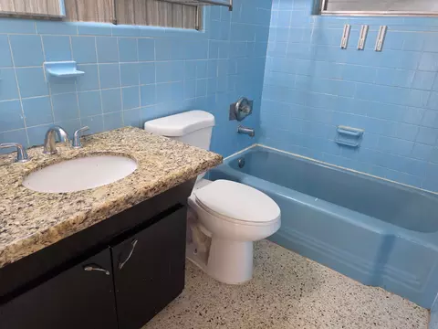Bath - 4651 SE Chatham Ave, Stuart, FL 34997 photo 1 of 4