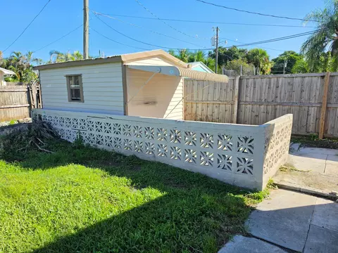 Exterior - 4651 SE Chatham Ave, Stuart, FL 34997 photo 5 of 7
