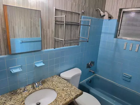 Bath - 4651 SE Chatham Ave, Stuart, FL 34997 photo 2 of 4