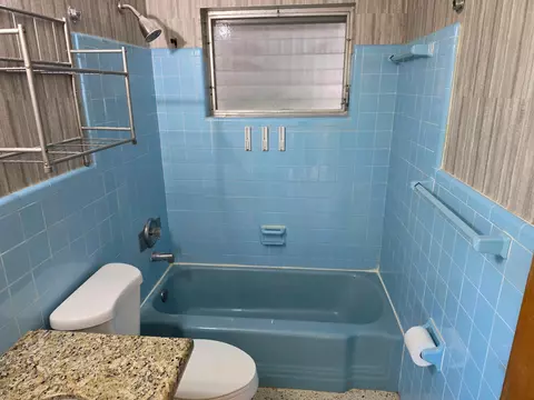 Bath - 4651 SE Chatham Ave, Stuart, FL 34997 photo 3 of 4