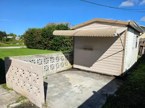 Exterior - 4651 SE Chatham Ave, Stuart, FL 34997 photo 6 of 7