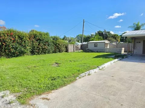 Exterior - 4651 SE Chatham Ave, Stuart, FL 34997 photo 4 of 7