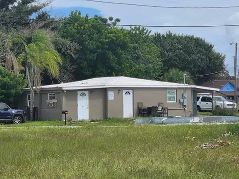 916 N 10th St, Fort Pierce, FL 34950