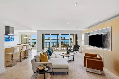 Living - 2820 SE Dune Dr #2306, Stuart, FL 34996 photo 2 of 5