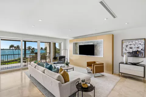 Living - 2820 SE Dune Dr #2306, Stuart, FL 34996 photo 3 of 5