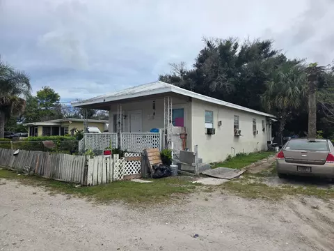 918 N 10th St, Fort Pierce, FL 34950