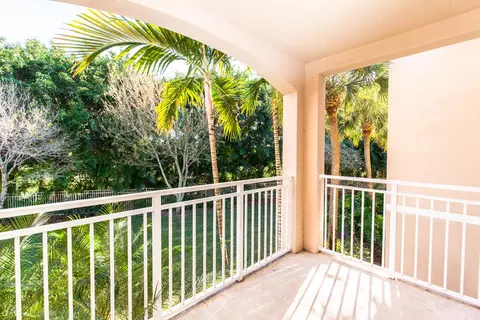 6492 Emerald Dunes Dr #205, West Palm Beach, FL 33411