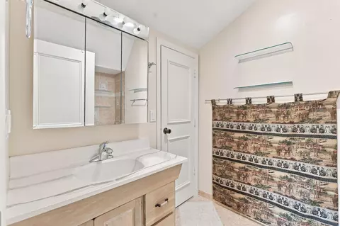 Bath - 352 River Edge Rd, Jupiter, FL 33477 photo 5 of 6