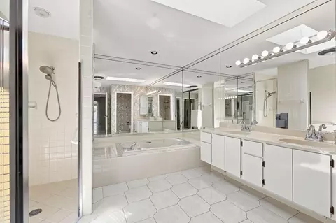 Bath - 352 River Edge Rd, Jupiter, FL 33477 photo 1 of 6