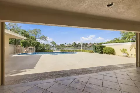 Exterior - 352 River Edge Rd, Jupiter, FL 33477 photo 5 of 14
