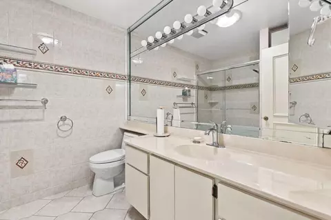 Bath - 352 River Edge Rd, Jupiter, FL 33477 photo 4 of 6