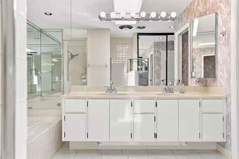 Bath - 352 River Edge Rd, Jupiter, FL 33477 photo 3 of 6