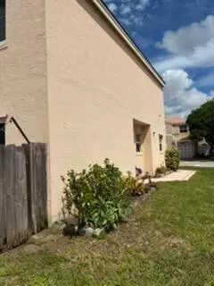 Exterior - 3305 Apache Ln, Margate, FL 33063 photo 2 of 3