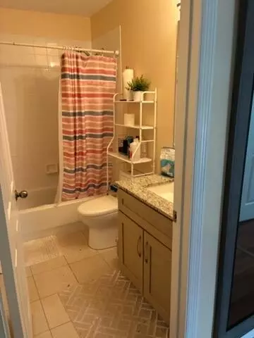 Bath - 3305 Apache Ln, Margate, FL 33063 photo 2 of 4