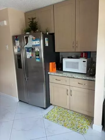 Kitchen - 3305 Apache Ln, Margate, FL 33063 photo 2 of 4
