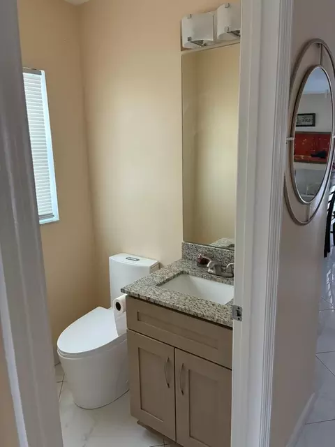 Bath - 3305 Apache Ln, Margate, FL 33063 photo 4 of 4