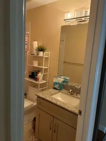 Bath - 3305 Apache Ln, Margate, FL 33063 photo 3 of 4
