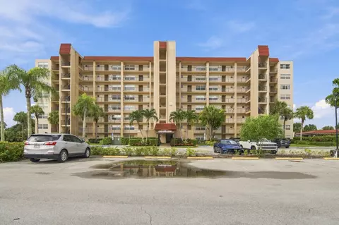 3465 Via Poinciana #405, Lake Worth, FL 33467