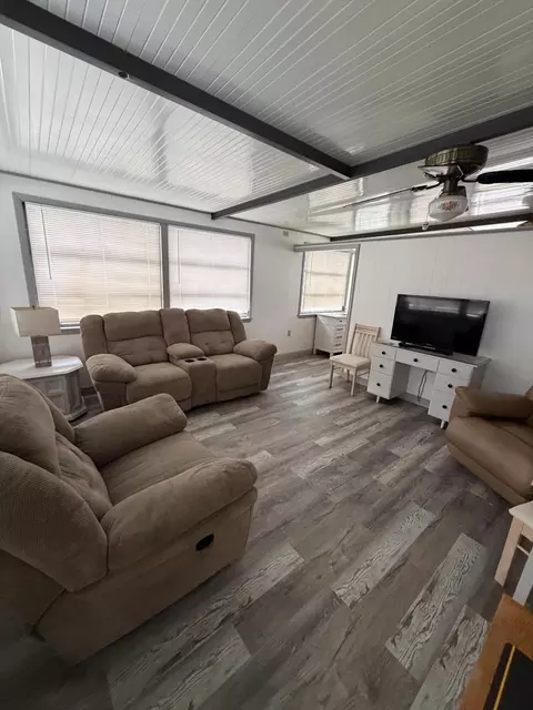 Living - 6695 SE 56th St, Okeechobee, FL 34974 photo 2 of 4