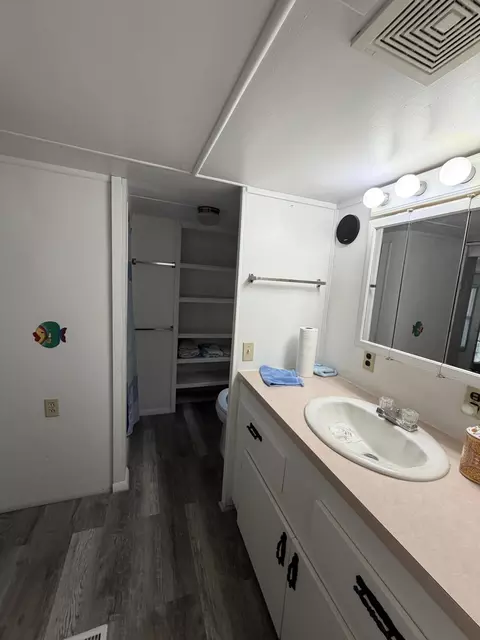 Bath - 6695 SE 56th St, Okeechobee, FL 34974 photo 1 of 2