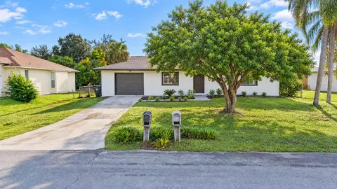 661 SW Cynthia St, Port Saint Lucie, FL 34983