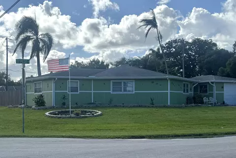 1525 SE Holiday Rd, Port Saint Lucie, FL 34952