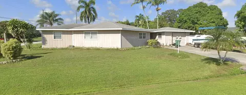 1525 SE Holiday Rd, Port Saint Lucie, FL 34952