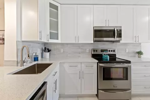 5380 Cedar Lake Dr #304, Boynton Beach, FL 33437