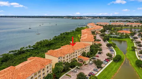 24 Harbour Isle Dr W #204, Fort Pierce, FL 34949