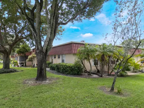 857 Worcester Ln #B, Lake Worth, FL 33467