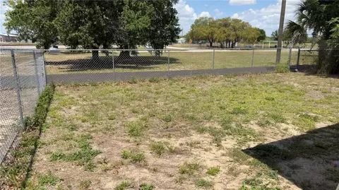 Exterior - 517 Harris St, Sebring, FL 33870 photo 3 of 4