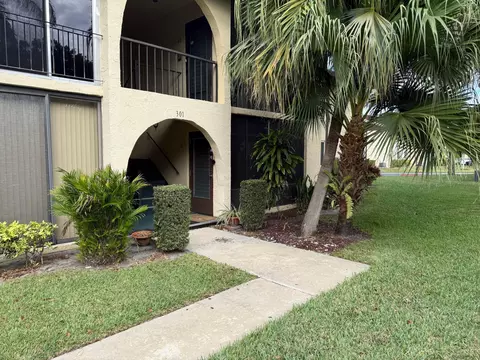 301 Pine Ridge Cir #B-1, Greenacres, FL 33463