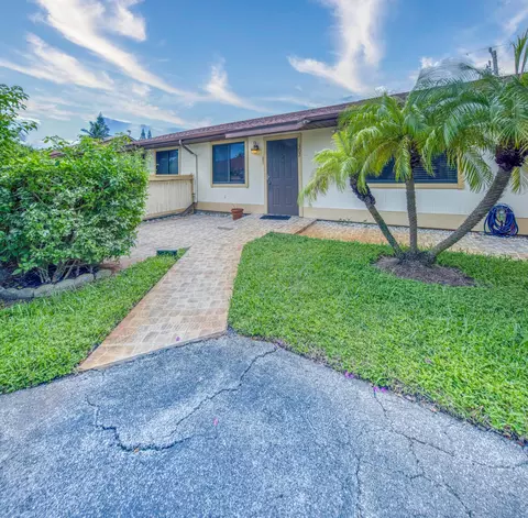 815 Andrew Redding Rd #302, Lantana, FL 33462