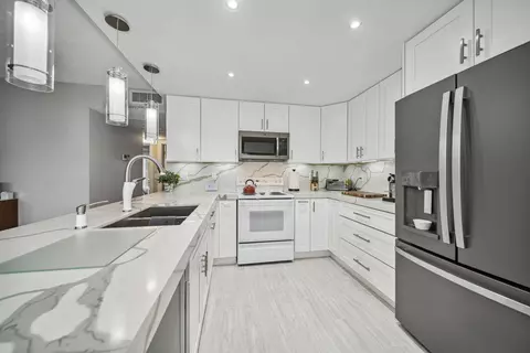 364 Wellington J, West Palm Beach, FL 33417