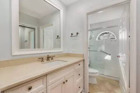Bath - 16440 Riverwind Dr, Jupiter, FL 33477 photo 4 of 4