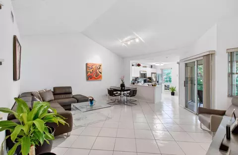 6737 Via Regina, Boca Raton, FL 33433