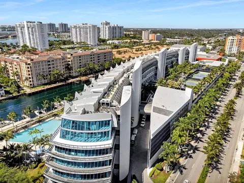2950 NE 188th St #122, Aventura, FL 33180